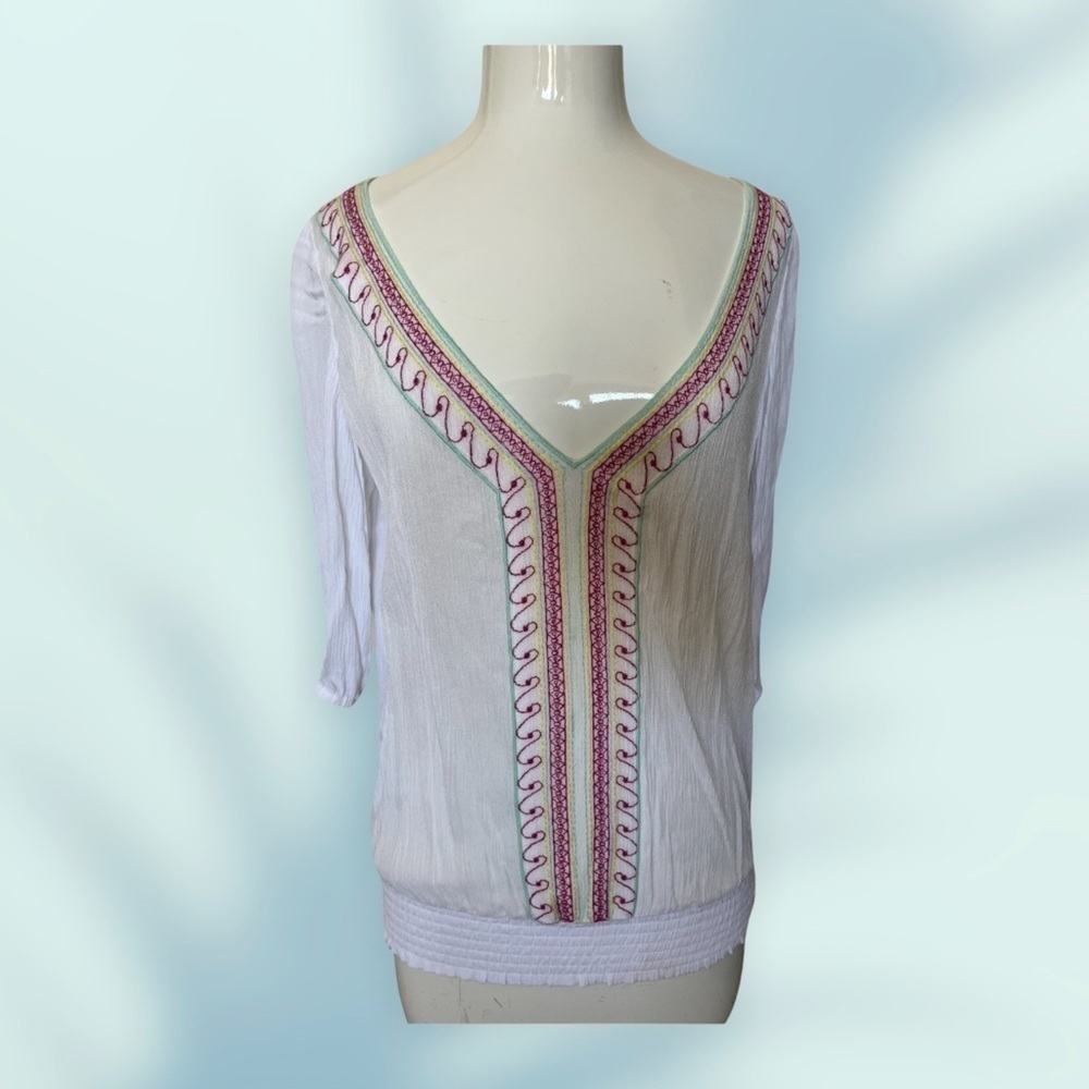 Timeless Elegance: NEW Bebe White V-Neck Linen Shirt with Waist Stretch